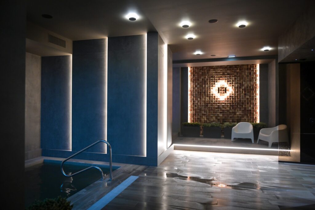 Bazin apa sarata bazin apa sarata la hotel Fabesca din Sovata